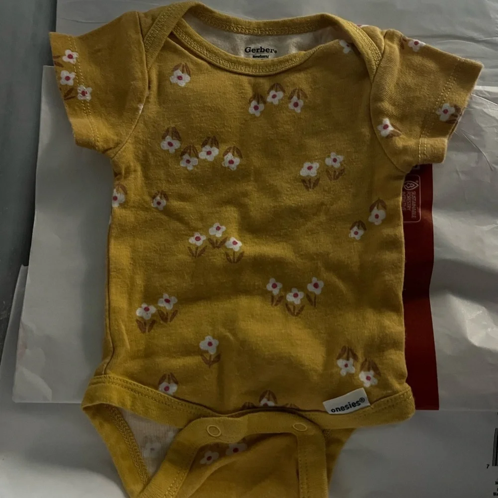 Gerber Multicolor Heart Bib Set